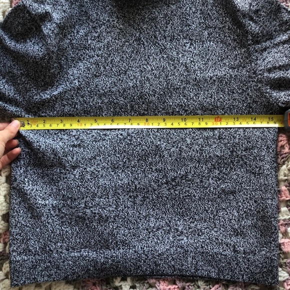Sunday Best Aritzia—Grey Turtleneck Shirt - Picture 7 of 9